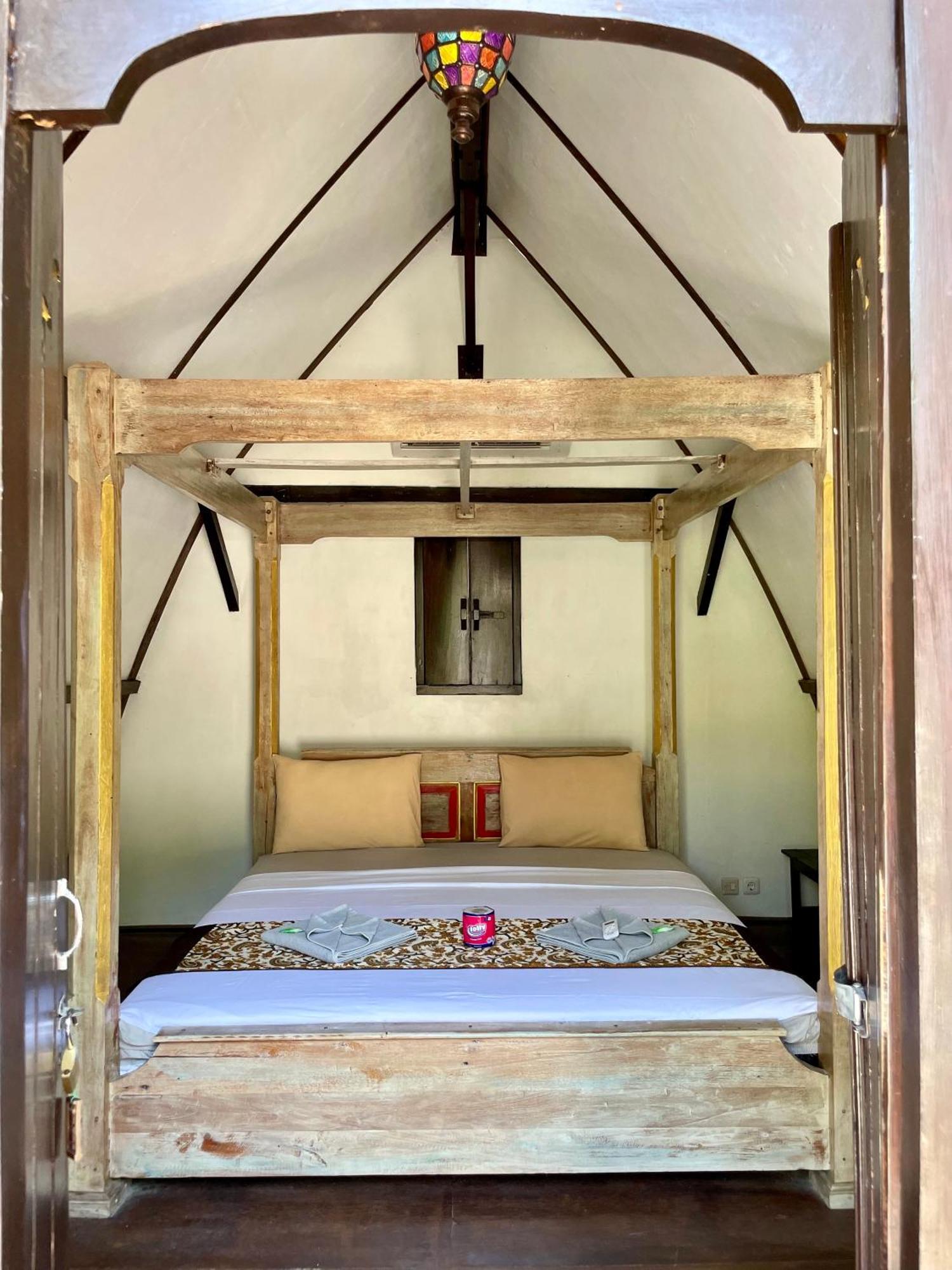 The Exile Sunsetpoint Hotel Gili Trawangan Eksteriør billede